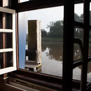 Hotel Boat De Barge, Bruges